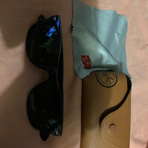Like New Ray Ban Wayfarers Polarized - Picture 1 of 1